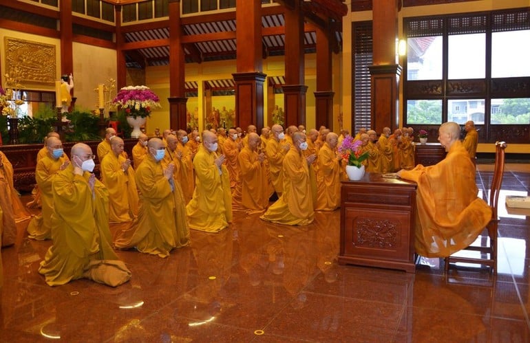 Chư vị Trưởng lão, chư Tăng thành viên BTS Phật giáo TP.HCM, BTS TP.Thủ Đức và 21 quận, huyện tác pháp đối thú an cư kiết hạ PL.2566
