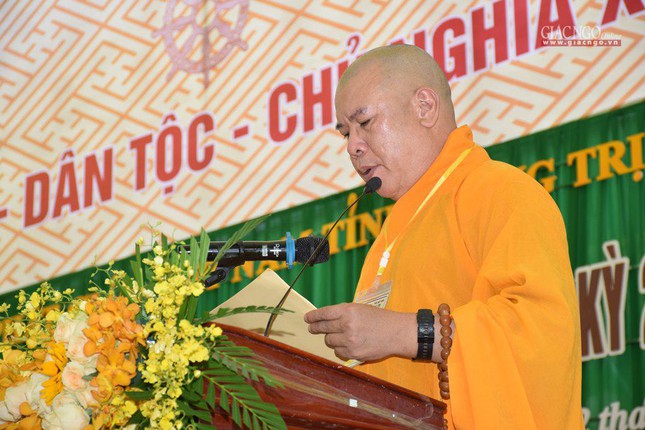 Thượng tọa Thích Đạo Không đọc báo cáo tổng kết