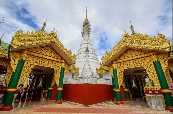 Ngôi chùa lớn nhất nằm trong quần thể được cho là có từ thế kỷ 12.
