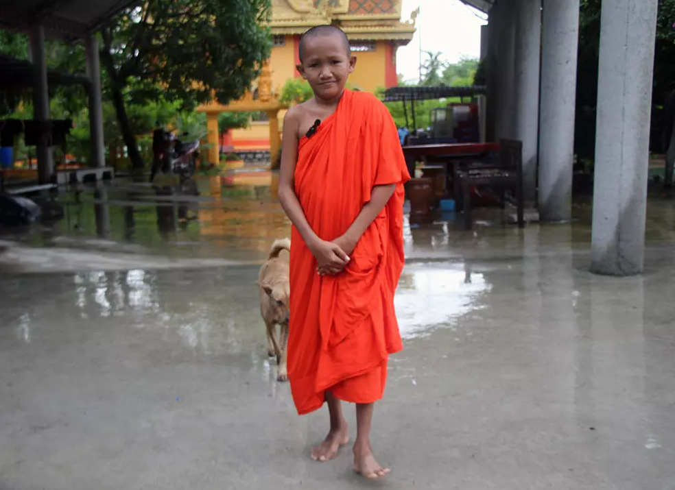 Sư Chau Sóc Thon đã 31 tuổi nhưng chỉ cao 1,45m, nặng 28kg
