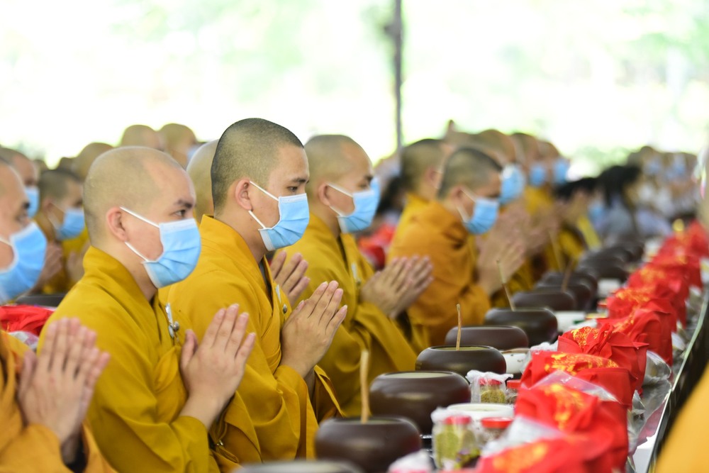 Hơn 1200 hành giả dùng cơm trong chánh niệm tại Trường hạ Học viện PGVN tại TP.HCM 9