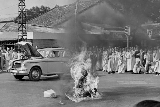 Trong ngọn lửa nóng, Ngài vẫn bình thản, siêu thoát... - Ảnh tư liệu của AP