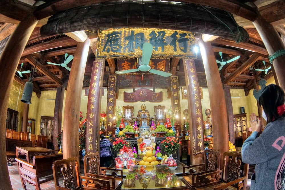 Chùa Bà Đá có một vai trò khá quan trọng trong lịch sử Phật giáo ở Thăng Long – Hà Nội. Chùa xưa vốn là trường sở của Lâm Tế tông, được truyền thừa qua nhiều đời tổ sư.