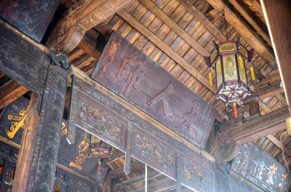 Trong cuộc khành quân của quân Tây Sơn ra thành Thăng Long, chùa Bà Đá đã bị ảnh hưởng bởi tình hình chiến sự, trở nên đổ nát hoang tàn. Đến năm 1850, một vị sư là Giác Vượng đến trụ trì và cho tái thiết chùa.