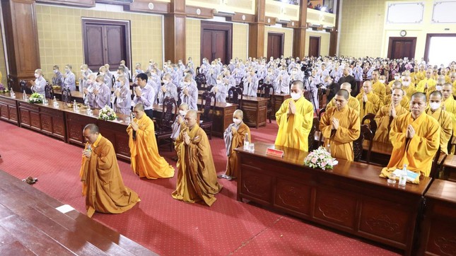 Đại đức Thích Đạo Mẫn tác bạch cầu thỉnh lễ khai pháp
