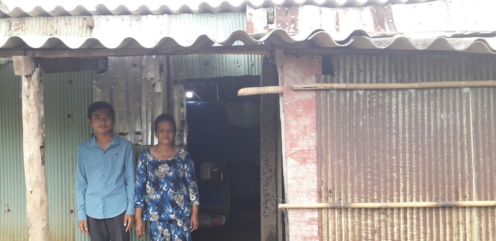 Chị Thạch Thị Suol và con.