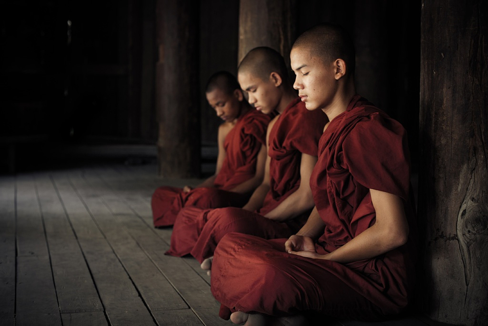 Chánh niệm, tỉnh giác bảo vệ cho mình, ngăn ngừa được các ác pháp, ngăn ngừa được ô nhiễm bởi tham ái, sân hận, si mê tà kiến, tạo nên được sự an lạc, thiện pháp, thiện tâm sanh khởi.