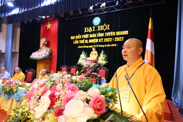 ĐĐ.Thích Thanh Tân đã đọc báo cáo tổng kết công tác Phật sự nhiệm kỳ II (2017 – 2022) và kế hoạch hoạt động Phật sự nhiệm kỳ III (2022 – 2027) của BTS GHPGVN tỉnh Tuyên Quang.