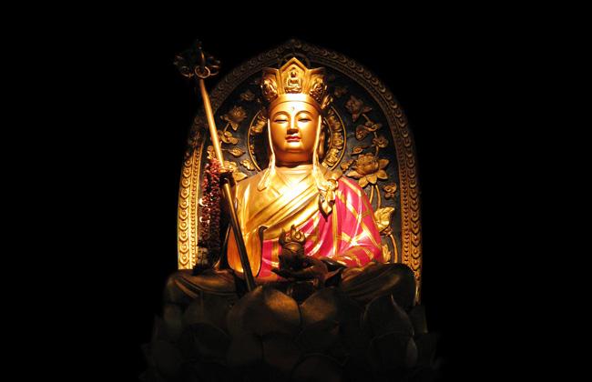 Bồ tát Địa Tạng là một vị Bồ tát đại từ đại bi thệ nguyện độ thế rất rộng lớn. Ngài là giáo chủ của cõi U Minh.