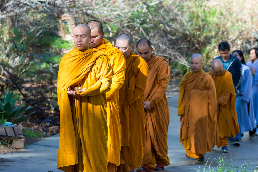 Đối với sự khổ đã qua, ta không thể làm gì được cả và sự khổ trong tương lai thì chưa xảy ra.