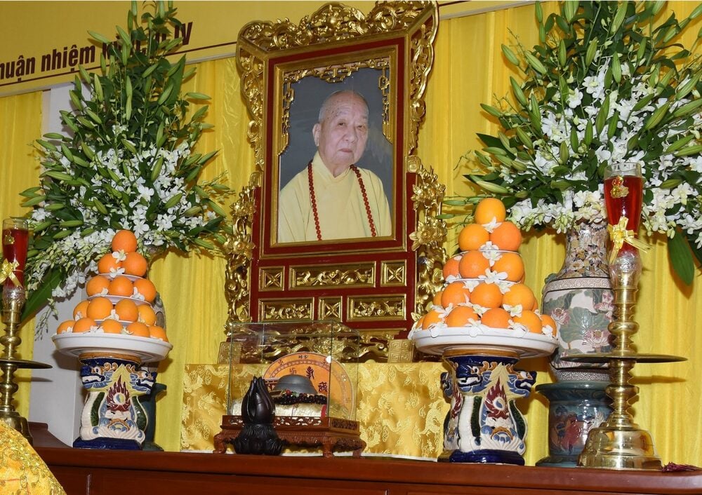Tôn ảnh giác linh Hòa thượng.