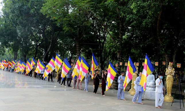 Các Phật tử tham gia lễ rước Phật