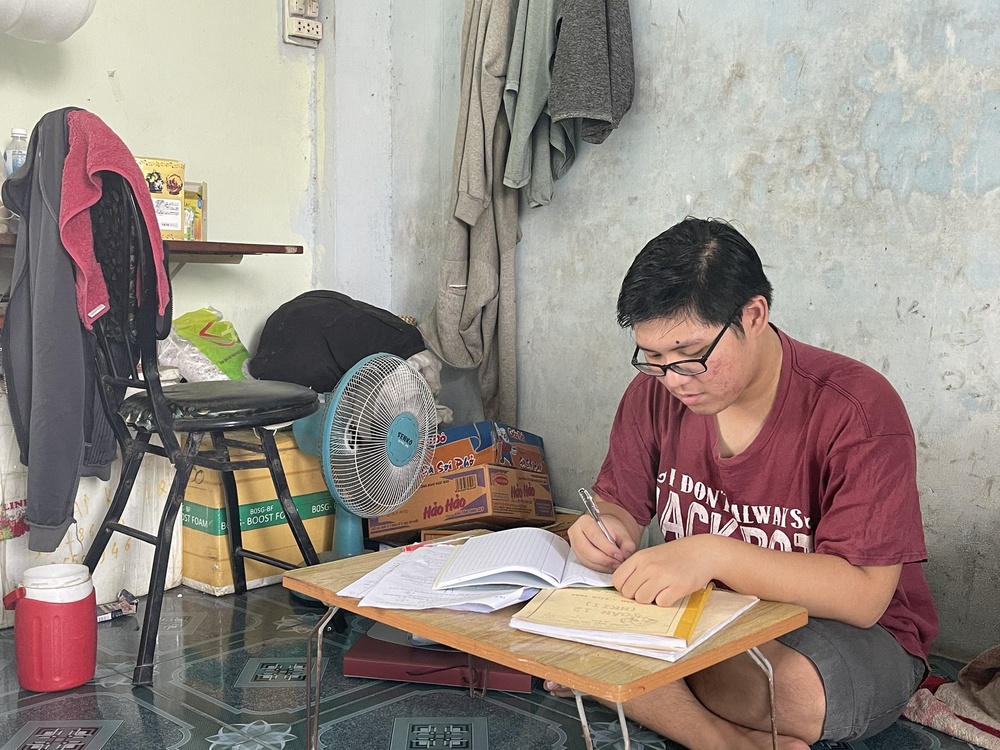 Trường côi cút một mình
