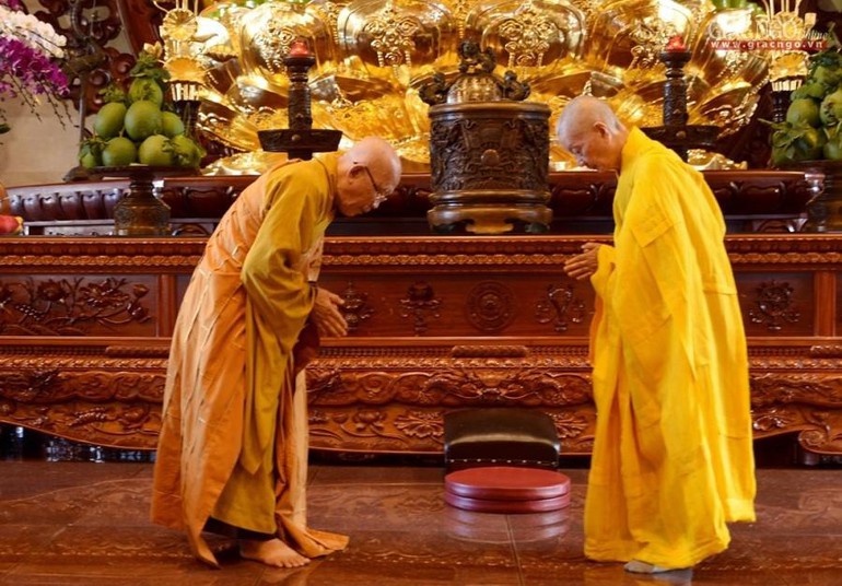 Vào cửa Ly sanh là cửa Không, mới thực tập thiền quán được, nhưng chưa được pháp Ly sanh mà vào thiền quán, Trí Giả nói coi chừng lạc vào cảnh giới ma.