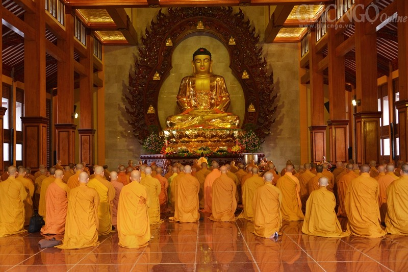 Nghiệp thứ nhất là có người sống bên ngoài quen, nên khi tập trung an cư dễ sanh bệnh. Bệnh là nghiệp chướng. Thậm chí có vị không bệnh, nhưng giả bệnh, bỏ thời khóa, như vậy quả là thiệt thòi cho đời sống người tu, vì thân chưa bệnh mà tâm bệnh, cũng là nghiệp bệnh.