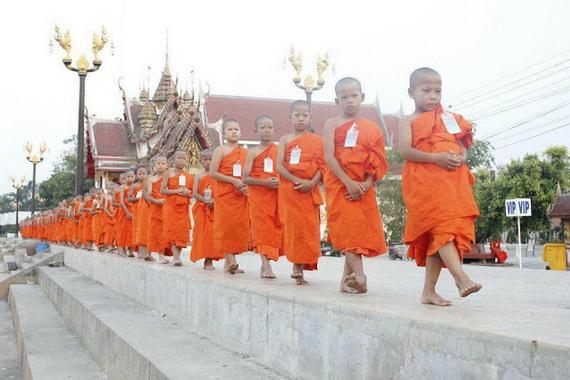 Điều quan trọng là tu hành phải sanh công đức. Không nhận ra ý này mà tu trở thành người vô dụng, ăn bám mà ngày nay người ta gọi là người phi sản xuất, tức chỉ ăn mà không làm, không lợi ích gì cho cuộc đời.