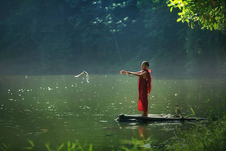 Thời gian, giống như một quyển sách, dù đã trải qua bao năm tháng, nhẹ nhàng lật lại, các chữ trong sách tuy đã ngả vàng, nhưng vẫn khiến lòng người thổn thức.