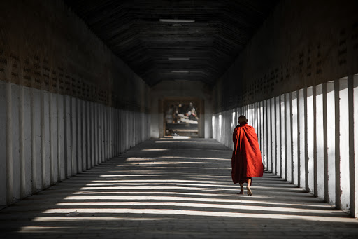 Chỉ ai luôn giác niệm, thanh tịnh tâm ý...thì giải thoát an nhiên dù là đến hay đi, sinh hay tử.