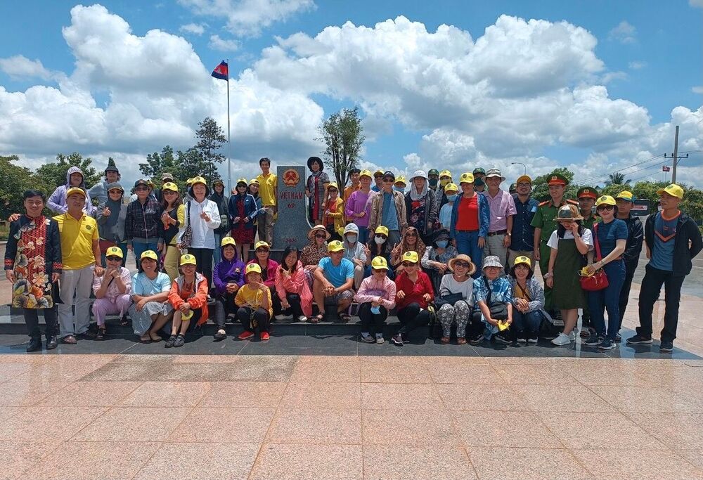 Cửa khẩu quốc tế Hoa Lư (H.Lộc Ninh) - điểm check-in thú vị đối với các thiện nguyện viên tham gia Hành trình Hoa nhân ái