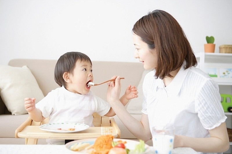 Trong mỗi miếng cơm của con đều chan chứa tình thương yêu của mẹ