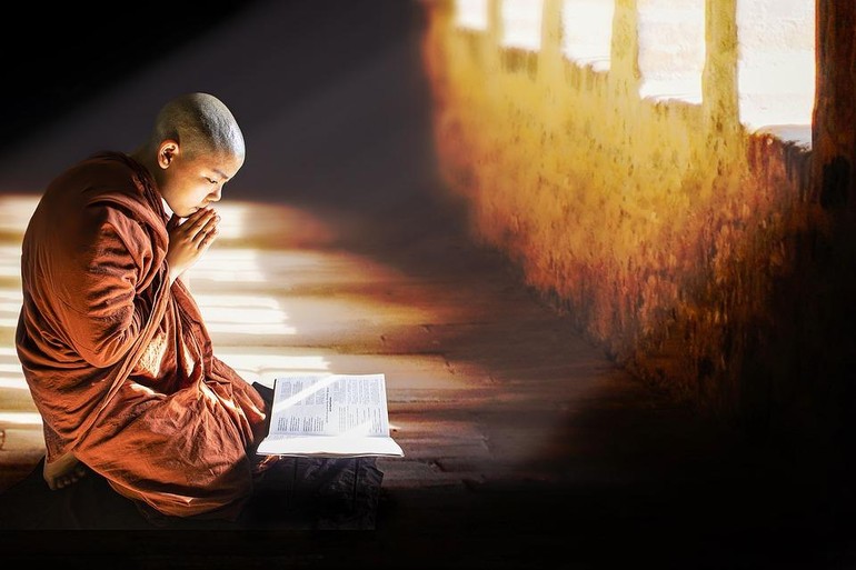 Điều cốt yếu là luôn luôn vun bồi Thiện Căn. Đã có đủ thì vun bồi cho thêm thâm hậu, nếu chưa đủ thì lại càng cần cố gắng hơn cho được đầy đủ.