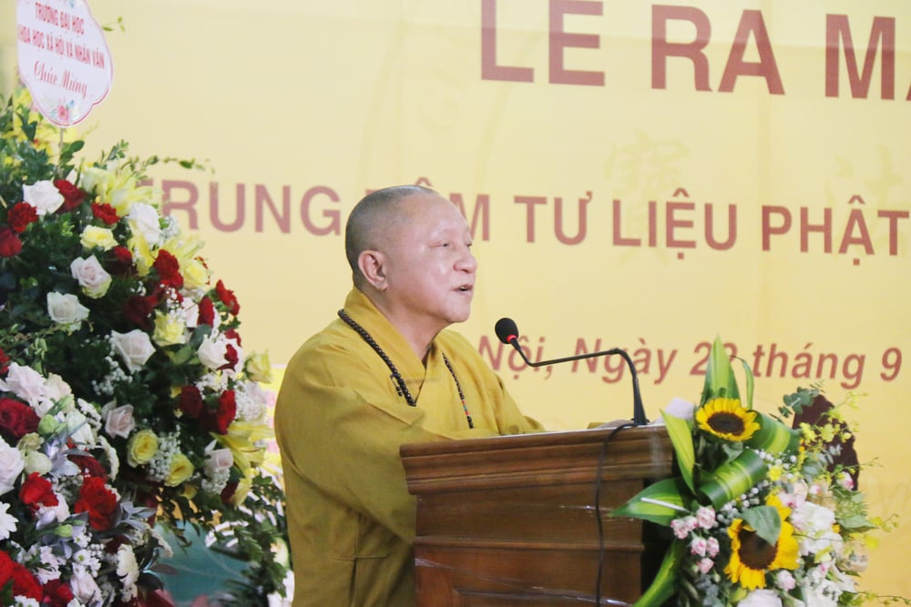 Hoà thượng Thích Gia Quang – Phó Chủ tịch Hội đồng Trị sự, Viện trưởng Phân viện Nghiên cứu Phật học Việt Nam tại Hà Nội phát biểu.