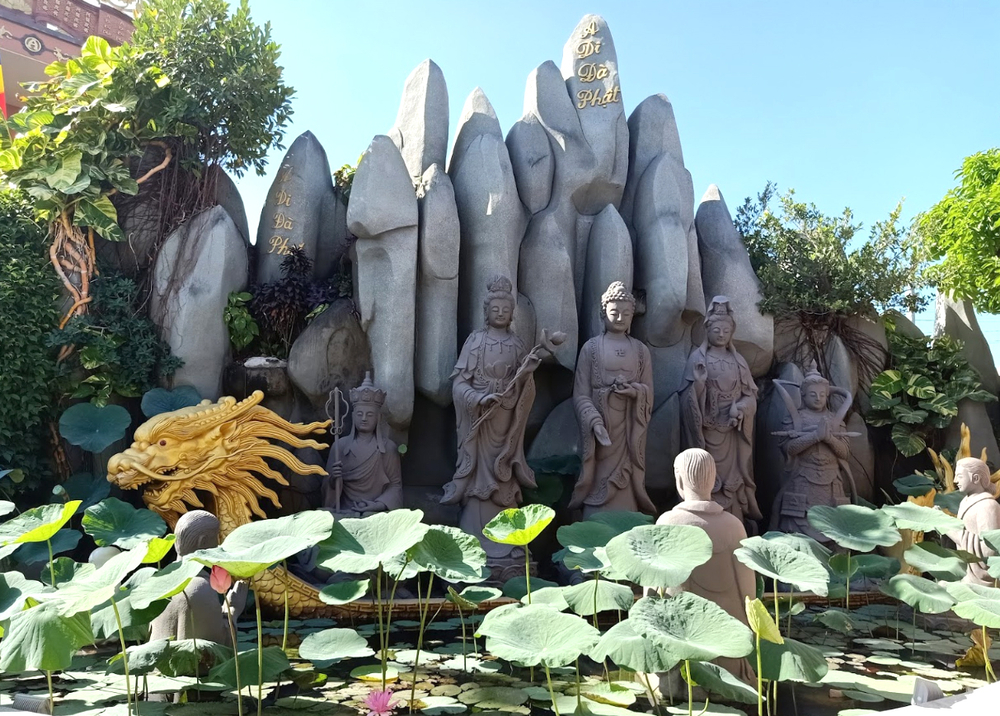 Quần thể tượng phật tại chùa Kim Tiên - An Giang (Ảnh: Sưu tầm)