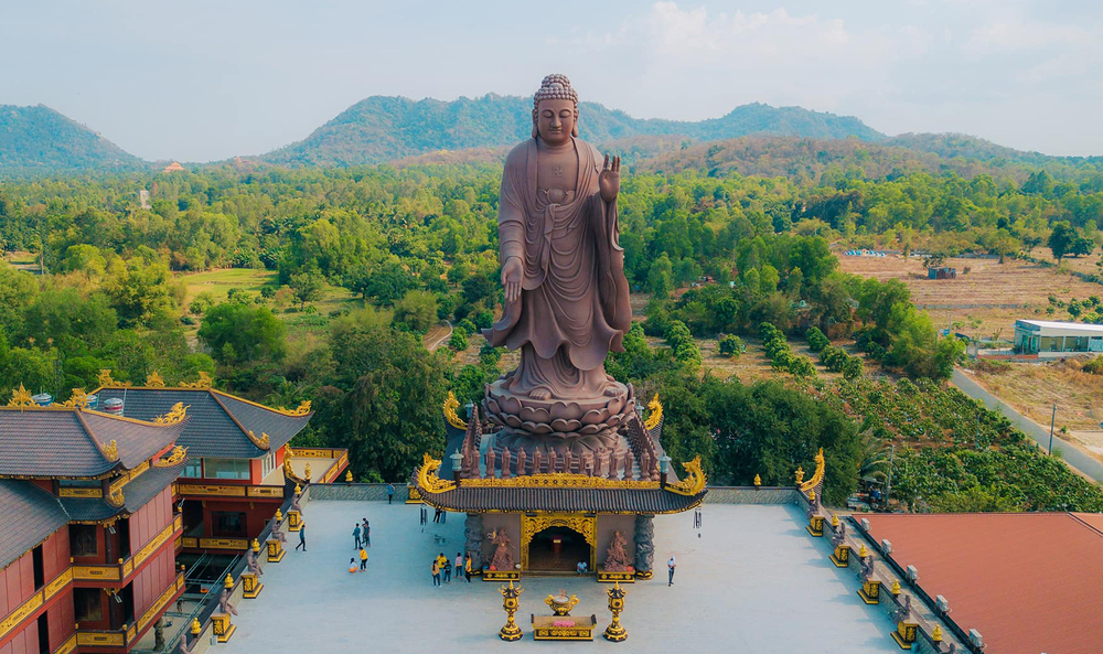 Tượng Phật A Di Đà cao 24m tại chùa Kim Tiên (Ảnh: Sưu tầm)
