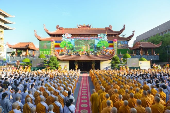 Phật giáo hiện nay ở Việt Nam có khoảng 17.000 cơ sở tôn giáo và trên 50.000 tăng ni