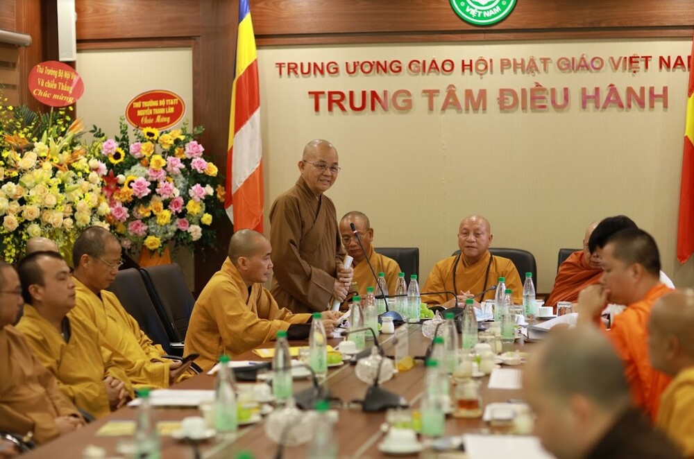 HT. Thích Minh Thiện – Uỷ viên HĐTS, Phó trưởng ban Ban TTTT TƯ trình bày phương hướng hoạt động Phật sự nhiệm kỳ 2022-2027