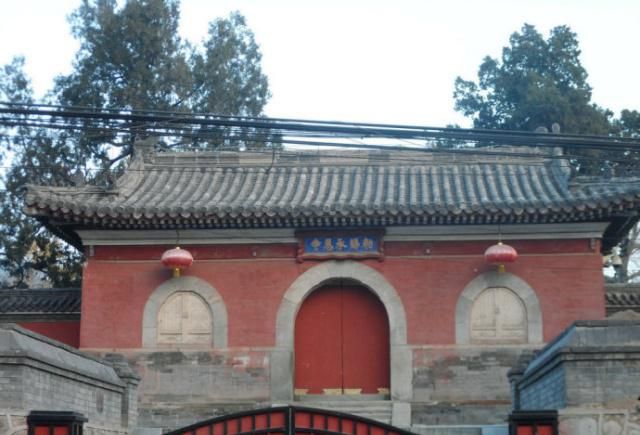 Mặc dù chùa Cheng'en không mở cửa cho công chúng, nhưng điều đó lại càng khiến cho người ta tin vào giá trị linh thiêng của ngôi chùa và khao khát được bước chân vào bên trong.