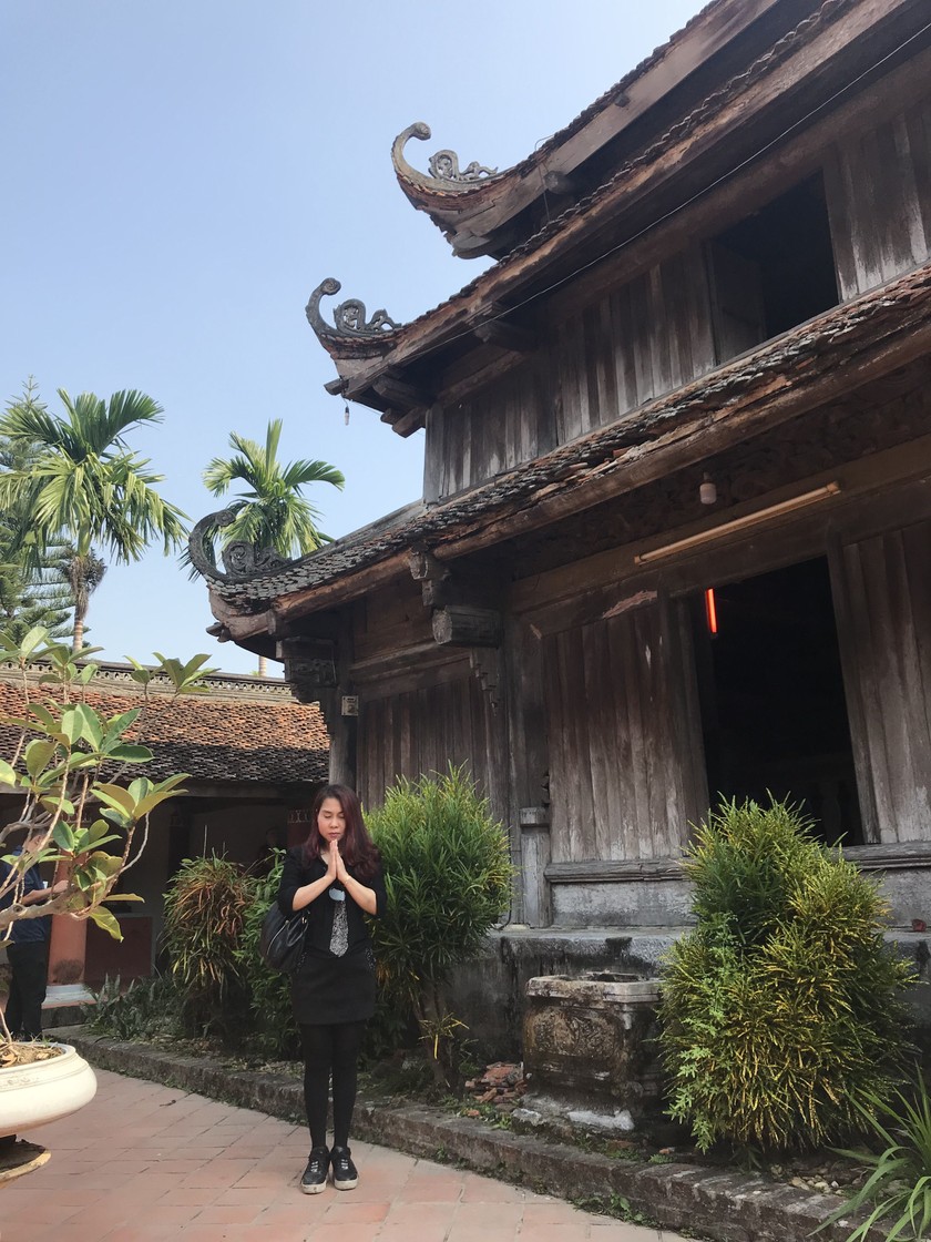 Khách thập phương tới lễ thiền sư nổi tiếng, một đại danh y của dân tộc Tuệ Tĩnh tại ngôi chùa có kiến trúc độc đáo bậc nhất Việt Nam.