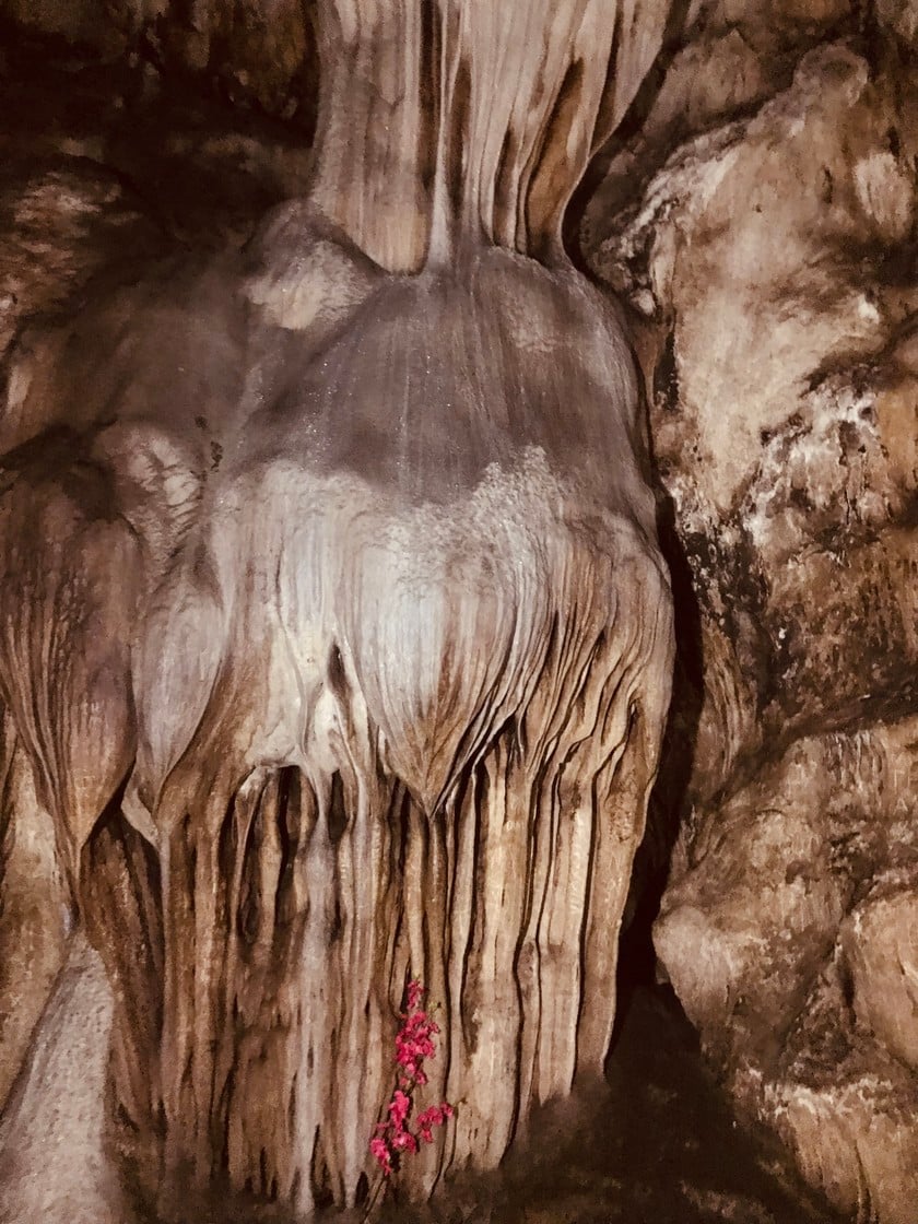 Nhũ đá lộng lẫy kỳ ảo trong lòng hang động São.