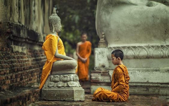 Từ ơn Thầy Tổ, tiến xa hơn, nhớ đến ơn Phật vô cùng lớn lao, nên hàng đệ tử Phật đều mơ ước được thấy Phật hiện hữu trên cuộc đời.