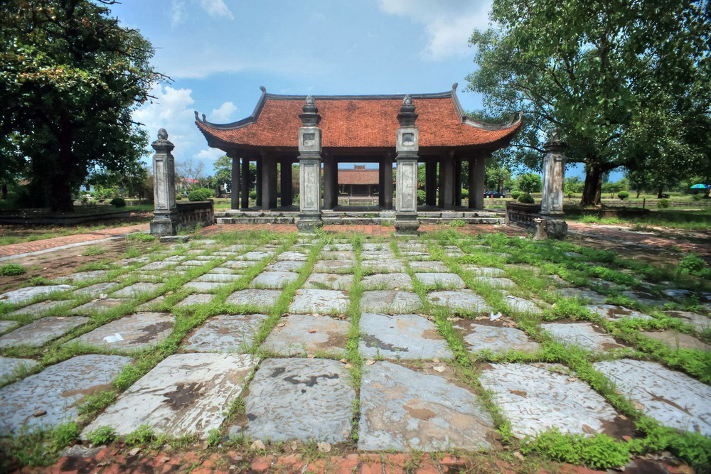 Nằm ở xã Duy Nhất, huyện Vũ Thư, tỉnh Thái Bình, chùa Keo (tên chữ là Thần Quang tự) là một trong số ít những ngôi chùa cổ ở Việt Nam còn bảo tồn được hầu như nguyên vẹn kiến trúc xưa.