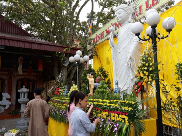 Ngôi chùa thân yêu và cũng là ngôi nhà thứ hai của con nơi đó con có sư phụ và các bạn. Con được sống trong sự yên tĩnh, chính niệm; con được trở về với chính mình, ôm trọn những niềm vui, buông xả những muộn phiền trong cuộc sống bộn bề.