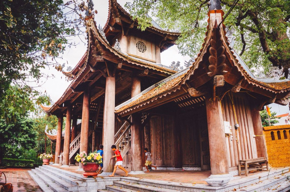 Chánh niệm về hơi thở là khi thở vào, ta để tâm bám sát hơi thở vào cho đến lúc thở ra.