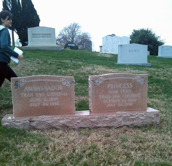 Mộ ông bà Trần Văn Chương tại Rock Creek Cemetery, Washington D.C.