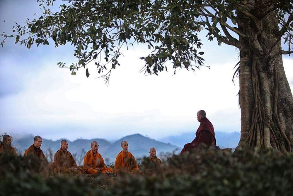 Phật pháp có thể giúp con người an lạc trong hiện tại, có được Niết-bàn hay Cực lạc ngay trong đời sống này.