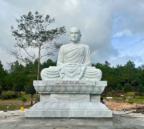 Dung mạo tượng Phật hoàng Trần Nhân Tông uy nghi tại Thiền viện Trúc Lâm Đạo Nguyên, tỉnh Đăk Nông - Ảnh: V.L