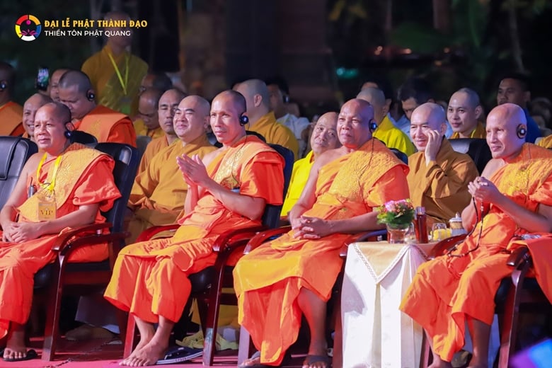 Phái đoàn Phật giáo Vương quốc Campuchia tham dự buổi thuyết giảng của Thượng tọa Thích Chân Quang. Ảnh: TL