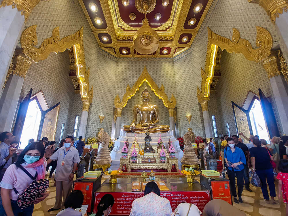 Tượng Phật vàng nguyên khối tại chùa Phra Sukhothai Traimit – Thái Lan. Ảnh: Vương Lộc