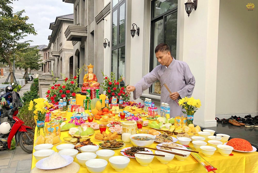 Thắc mắc về việc cúng thí thực, cô hồn