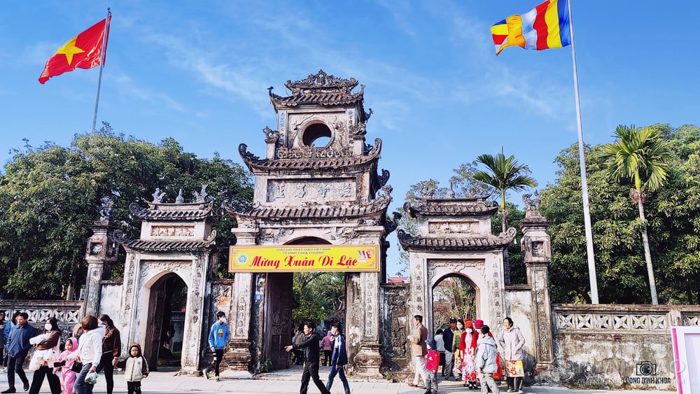 Chùa Chuông (Hưng Yên) - Kinh thành Huế thu nhỏ trong lòng Bắc Bộ 1