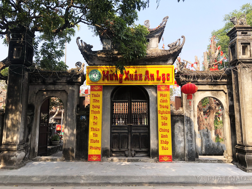 Cổng Tam quan chùa Hiến - ảnh Trần Mạnh Hùng