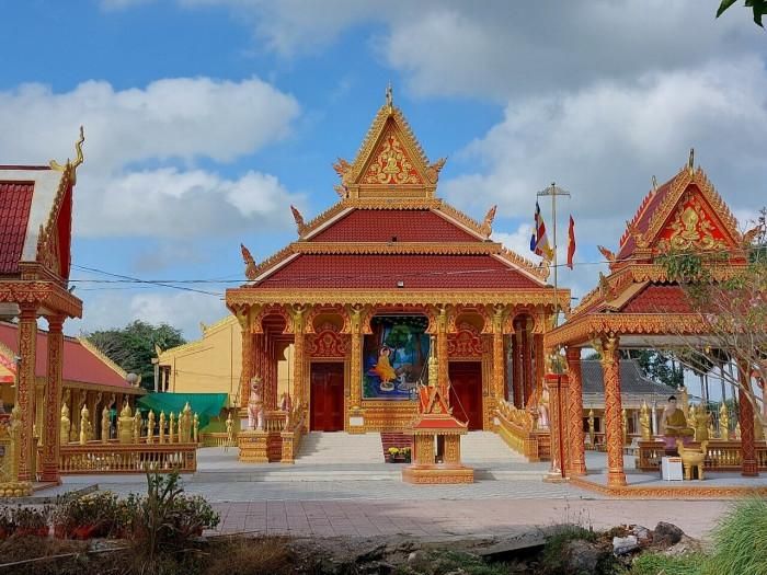 Kiến trúc chùa Trà Quýt cũ mang dáng dấp đặc trưng của những ngôi chùa Khmer ở Nam bộ.