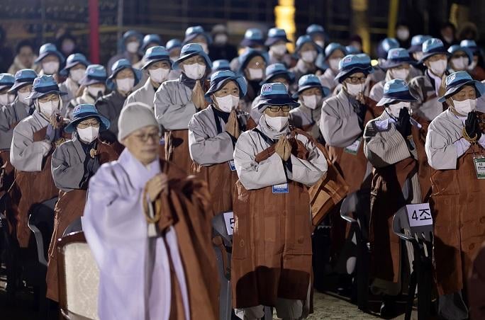 Phái đoàn hành hương Tông Tào Khê tiến hành nghi lễ tại Seoul trước khi lên đường sang Ấn Độ. Từ koreabizwire.com