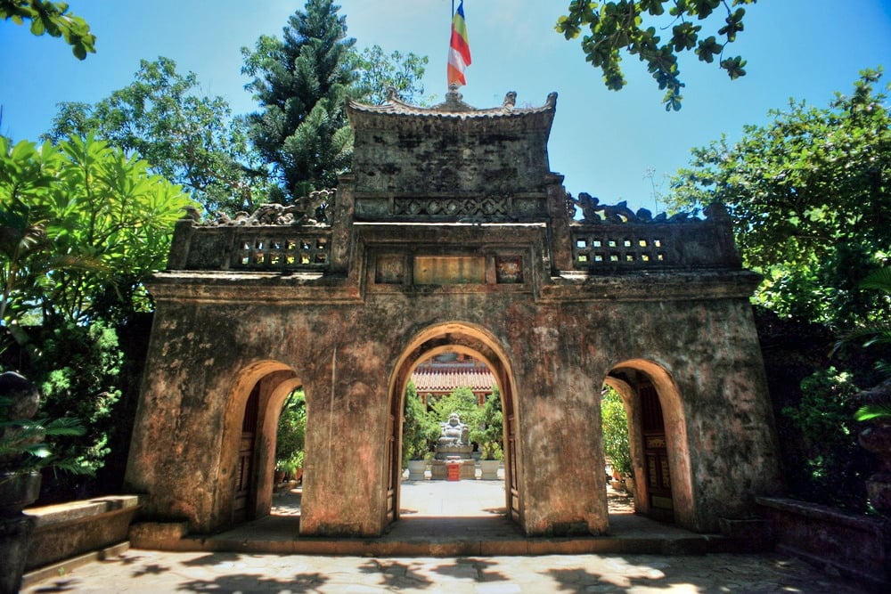 Vào thời Tây Sơn, chùa bị hư hỏng hoàn toàn. Dưới đời vua Minh Mạng, chùa Tam Thai được trùng tu vào năm 1825 và trở thành nơi tu của em gái nhà vua.