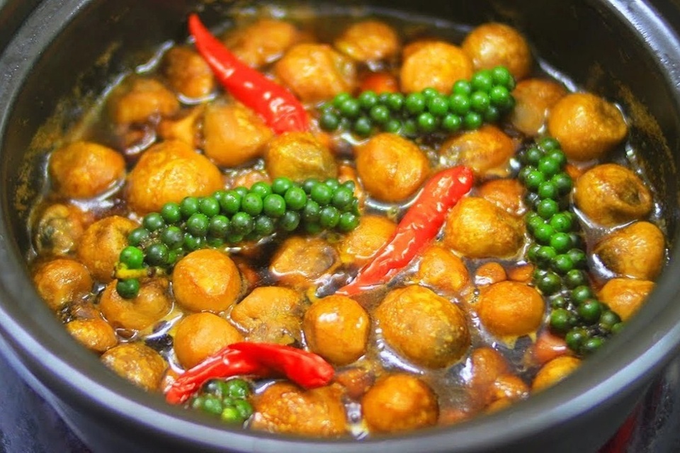 Đổi vị với món nấm kho tiêu chay. Ảnh: angiday.