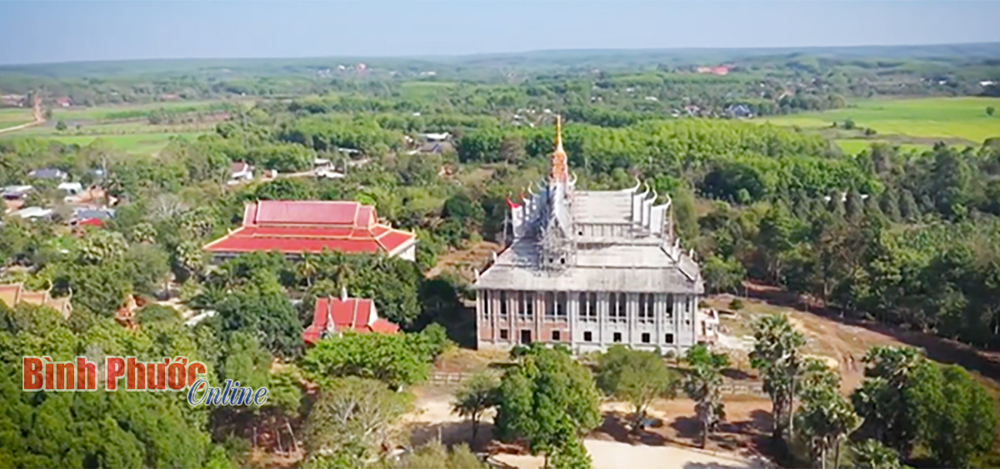 Hoa văn, kiến trúc của hầu hết chùa Khmer rất tinh xảo và đặc sắc với những gam màu nổi bật